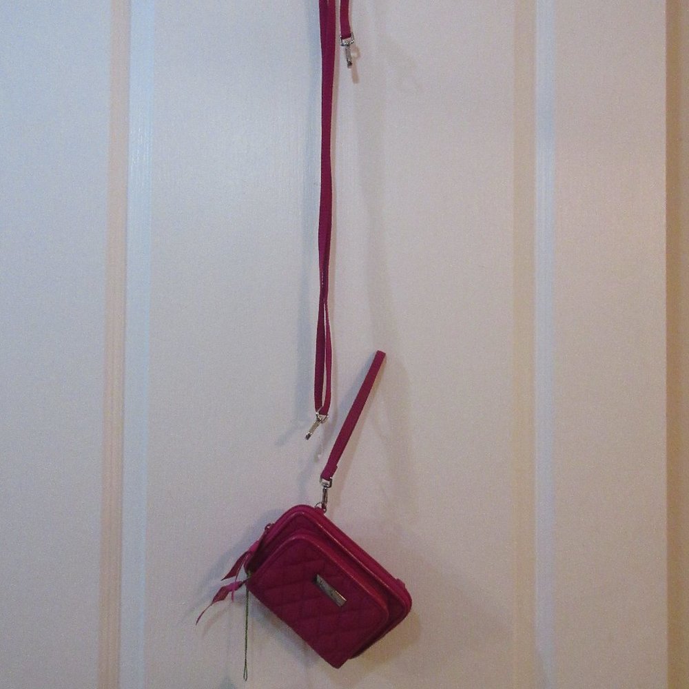 Vera Bradley On the Go Wristlet Magenta MSRP $68 NWT - Picture 9 of 11